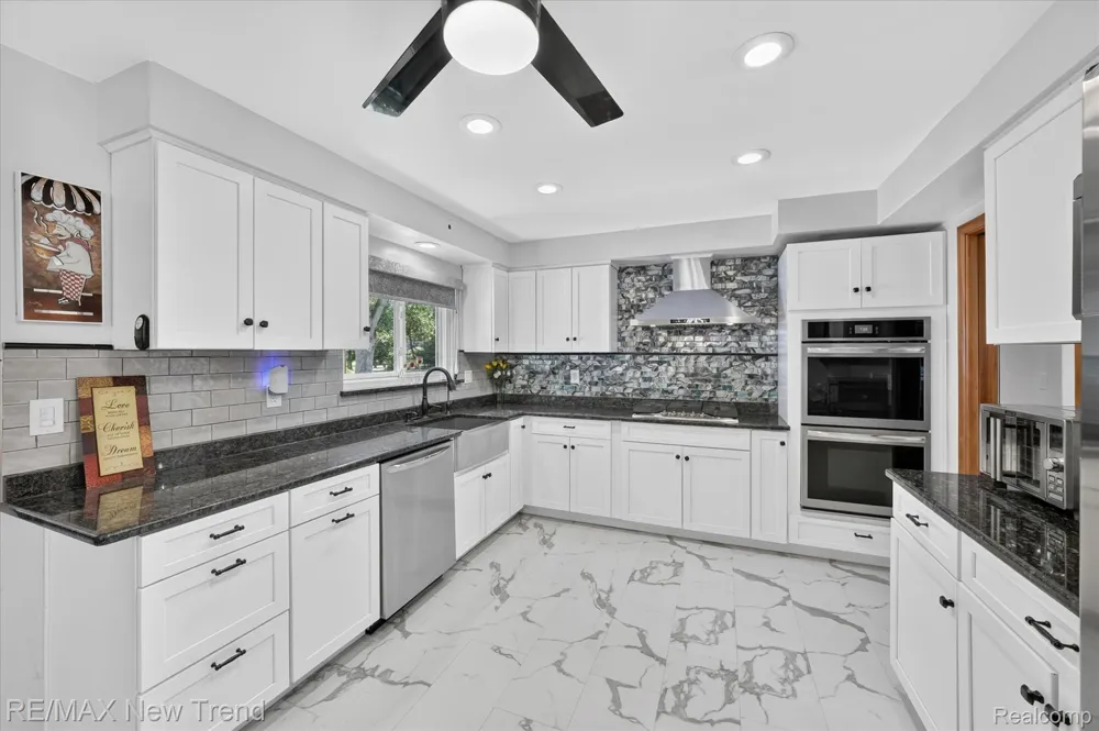 24414 Lois Lane Southfield City, MI 48075