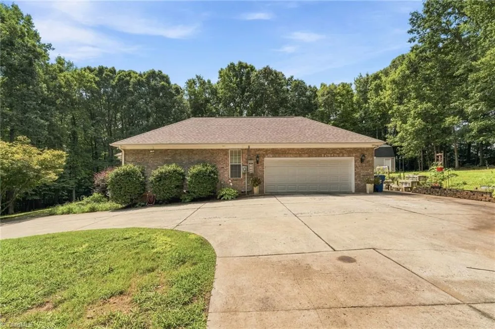 5823 Big Oak Way Randleman, NC 27317