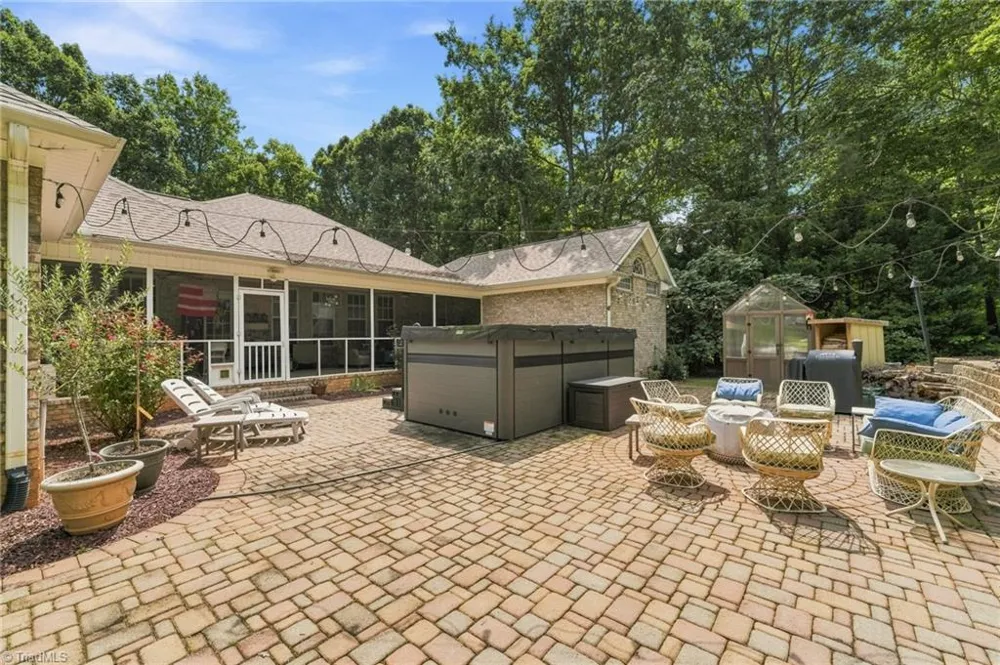 5823 Big Oak Way Randleman, NC 27317