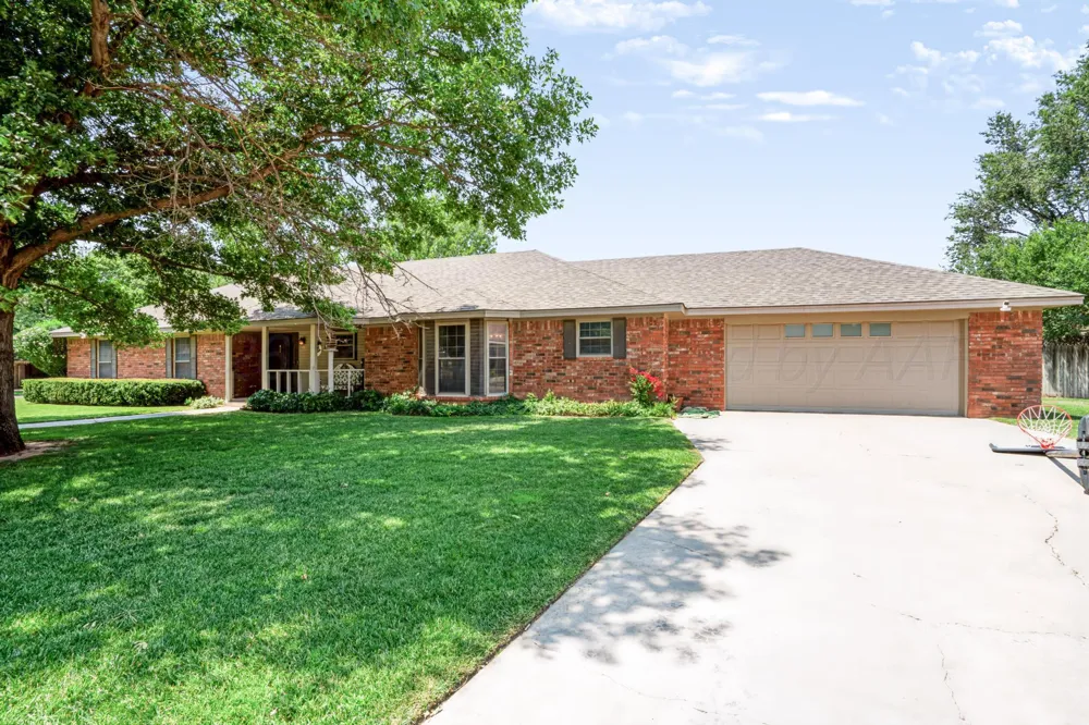 1701 Caddo Circle Dalhart, TX 79022