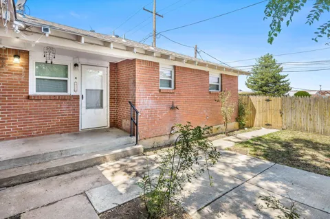 2304 SW 8TH #4 AVENUE