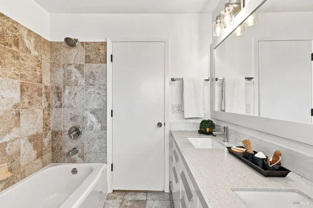 29 Tradewind Passage Corte Madera, CA 94925