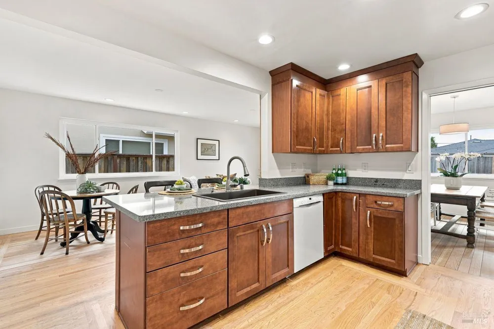 29 Tradewind Passage Corte Madera, CA 94925