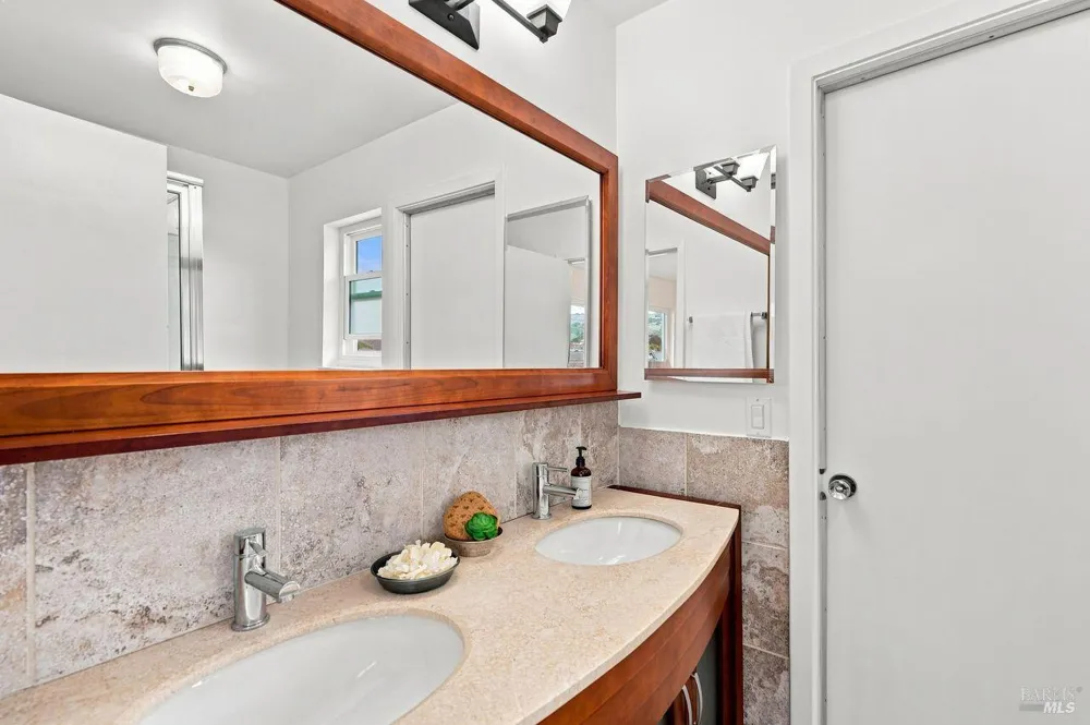 29 Tradewind Passage Corte Madera, CA 94925