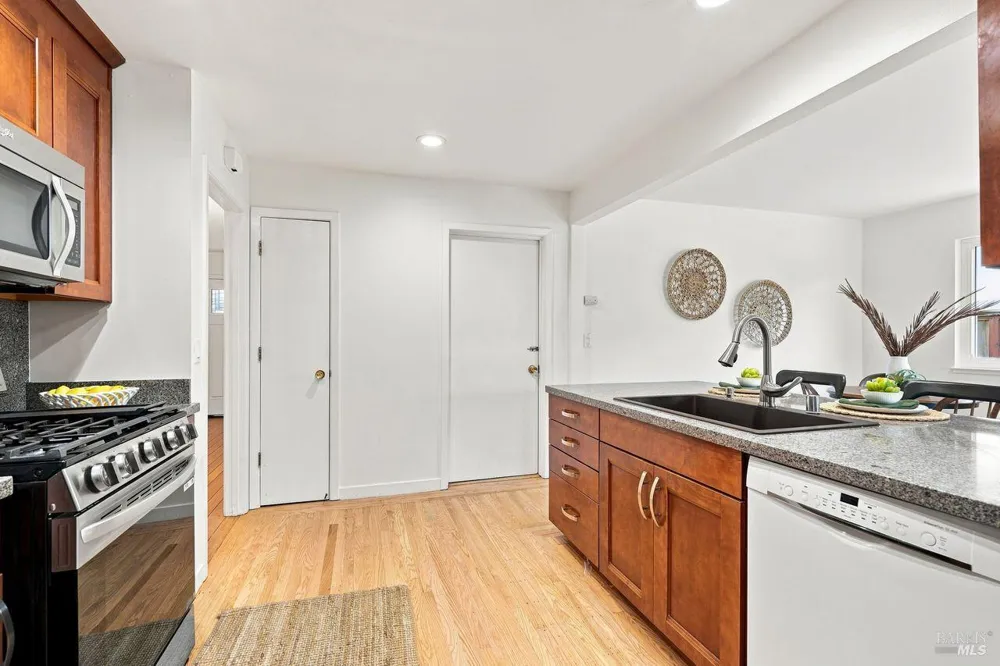 29 Tradewind Passage Corte Madera, CA 94925