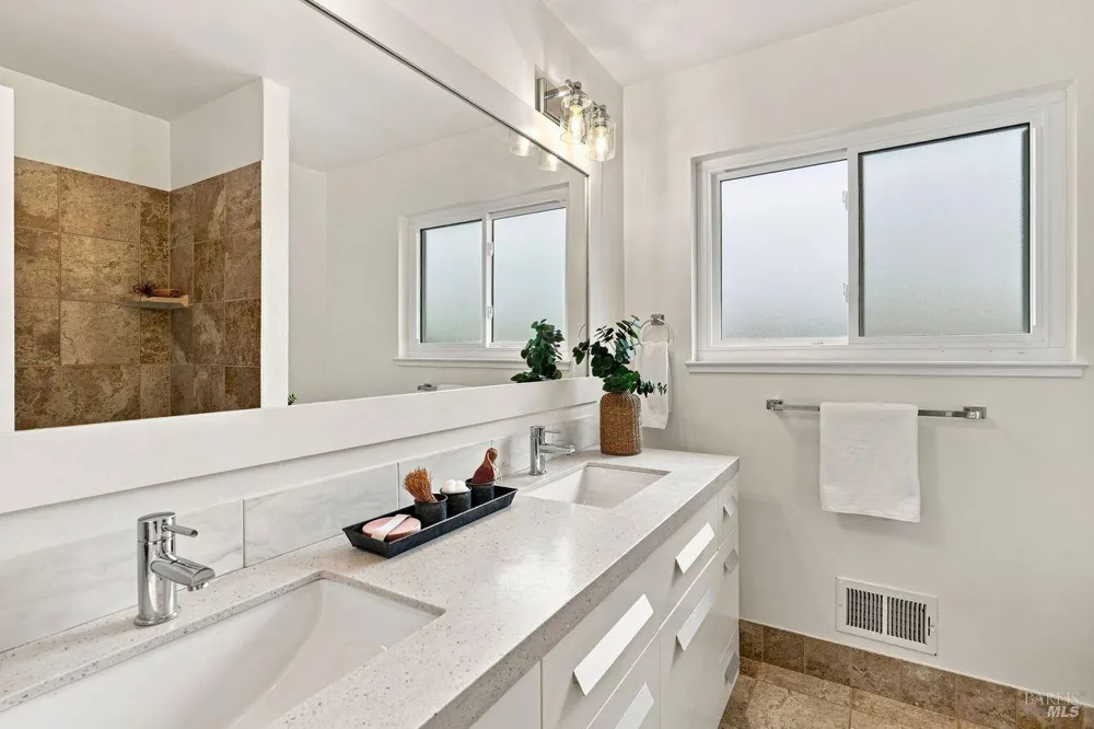 29 Tradewind Passage Corte Madera, CA 94925