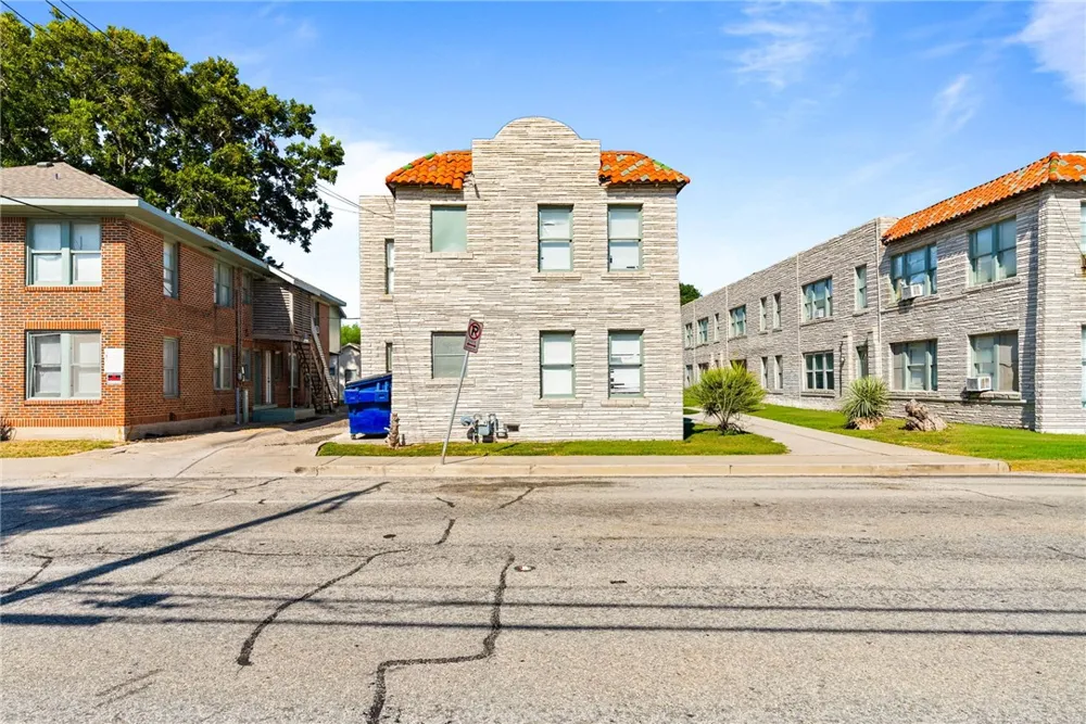 615 S Tancahua Street Corpus Christi, TX 78401