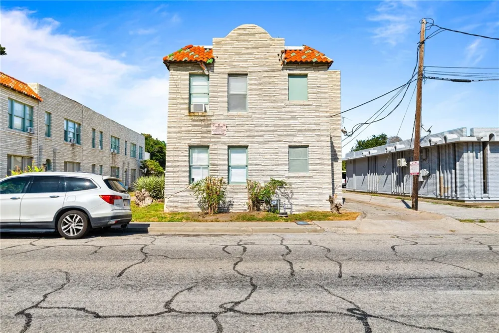 615 S Tancahua Street Corpus Christi, TX 78401