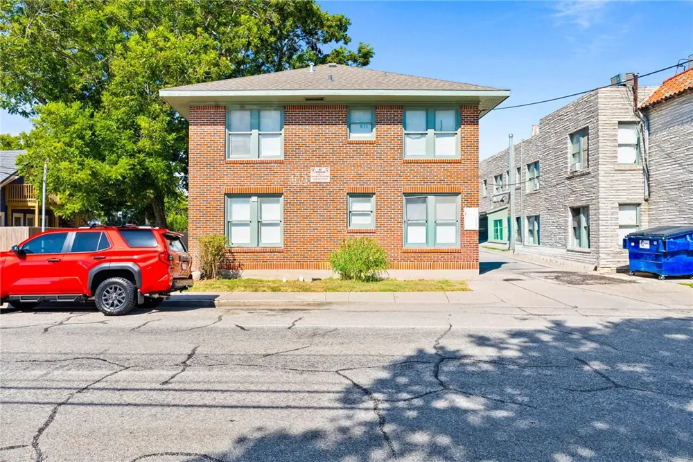 615 S Tancahua Street Corpus Christi, TX 78401
