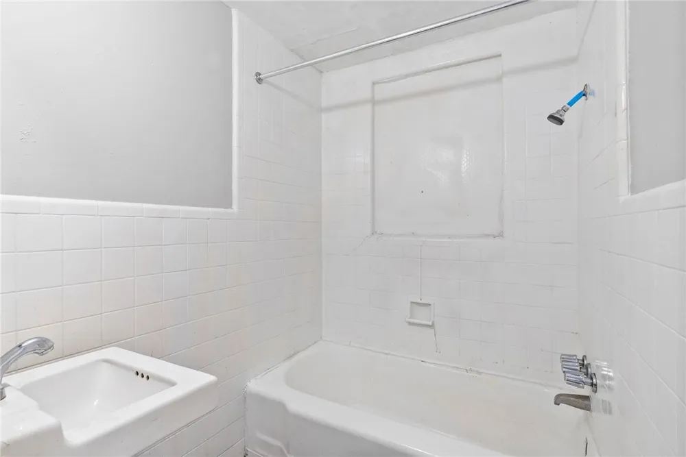 615 S Tancahua Street Corpus Christi, TX 78401
