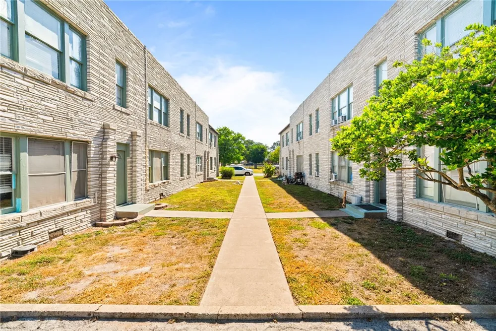 615 S Tancahua Street Corpus Christi, TX 78401