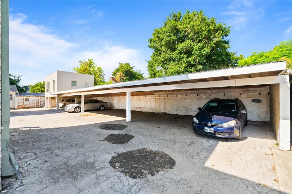 615 S Tancahua Street Corpus Christi, TX 78401
