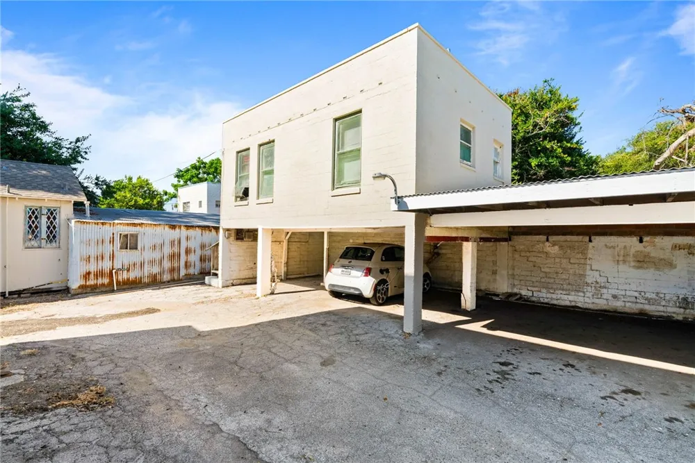 615 S Tancahua Street Corpus Christi, TX 78401