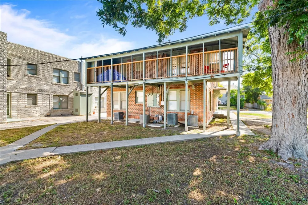 615 S Tancahua Street Corpus Christi, TX 78401