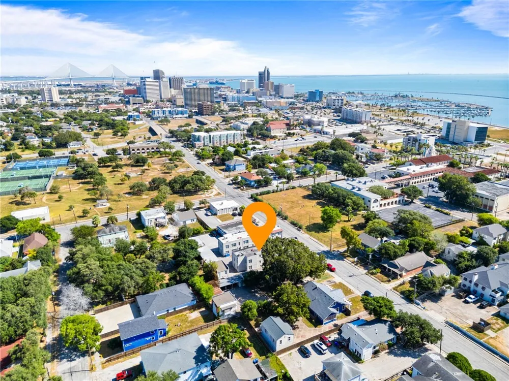 615 S Tancahua Street Corpus Christi, TX 78401