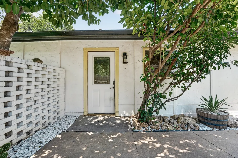 1628 Royal Hill Drive Austin, TX 78741