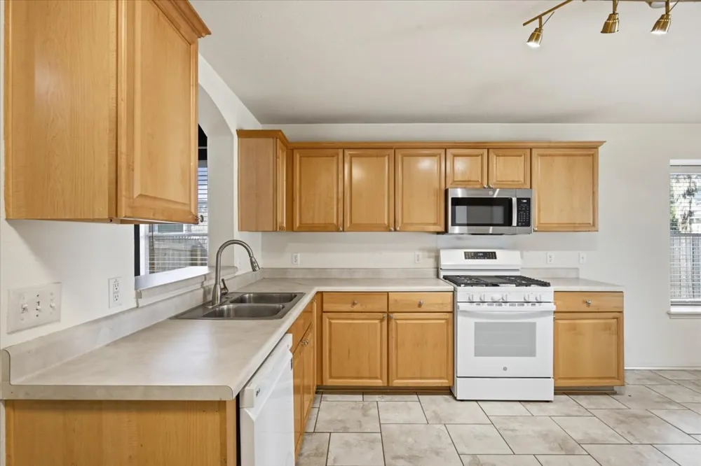 15528 Miss Adriennes Path Pflugerville, TX 78660