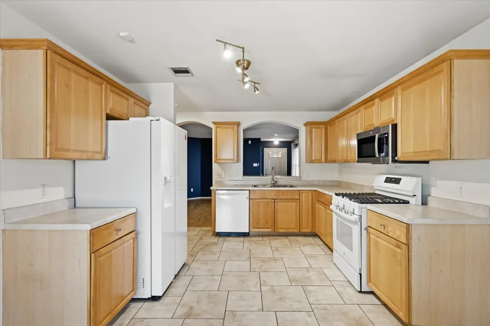 15528 Miss Adriennes Path Pflugerville, TX 78660