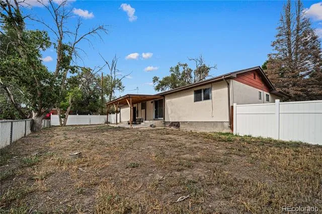 11 MacNaughton Road Pueblo, CO 81001