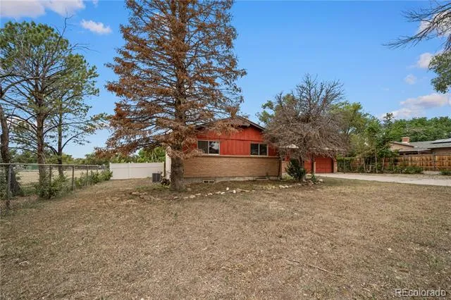 11 MacNaughton Road Pueblo, CO 81001