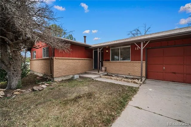 11 MacNaughton Road Pueblo, CO 81001