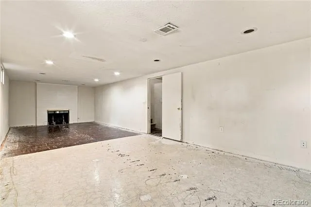 6974 S Lakeview Street Littleton, CO 80120