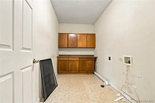 6974 S Lakeview Street Littleton, CO 80120