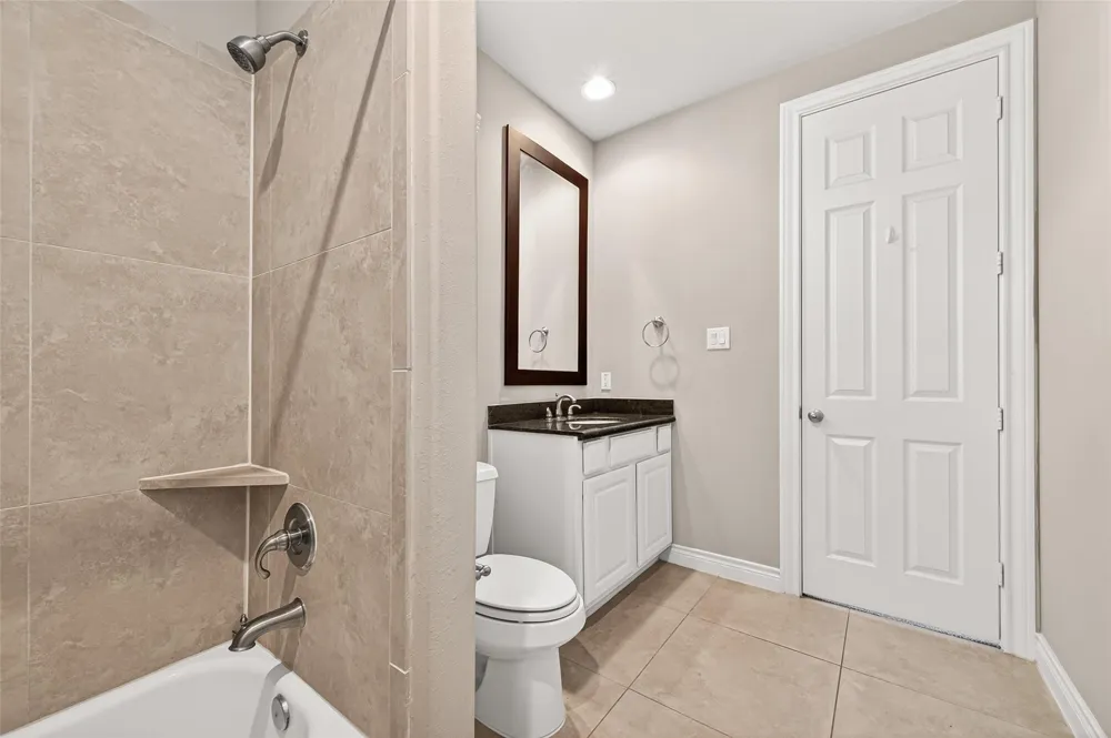 8810 Lakeshore Bend Drive Houston, TX 77080
