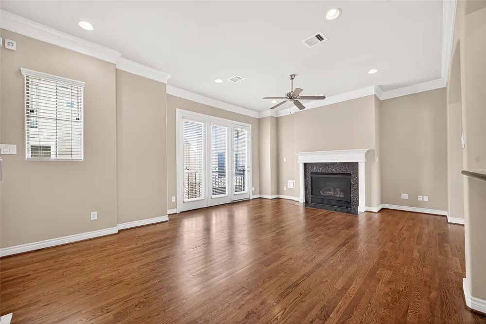 8810 Lakeshore Bend Drive Houston, TX 77080