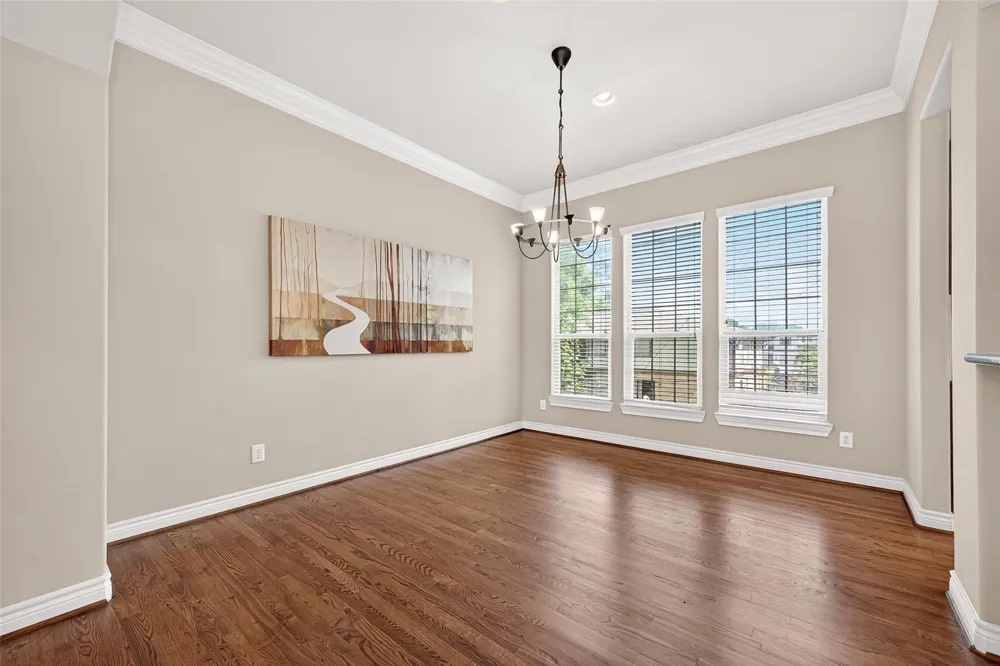 8810 Lakeshore Bend Drive Houston, TX 77080