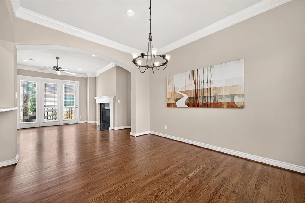 8810 Lakeshore Bend Drive Houston, TX 77080