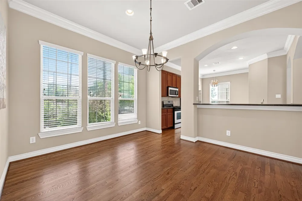 8810 Lakeshore Bend Drive Houston, TX 77080