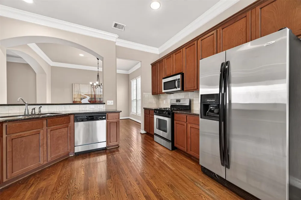 8810 Lakeshore Bend Drive Houston, TX 77080