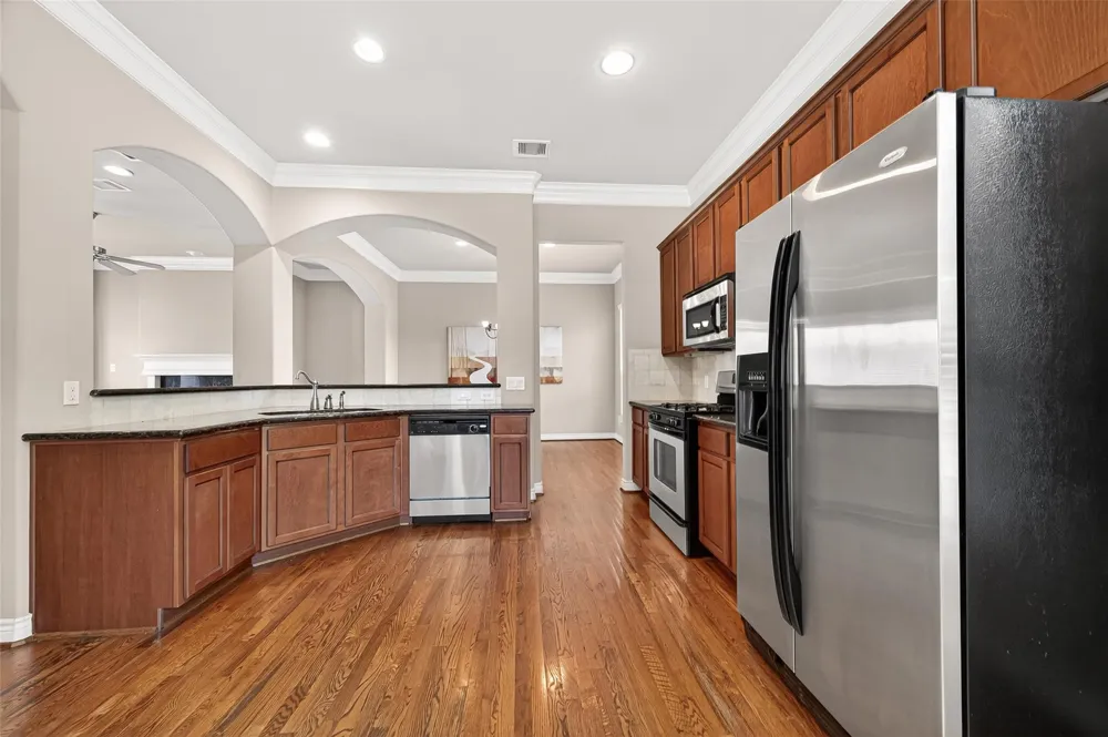 8810 Lakeshore Bend Drive Houston, TX 77080