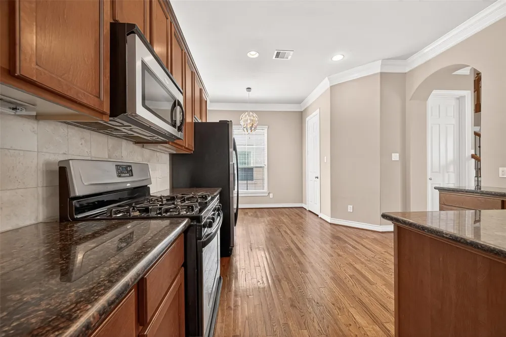 8810 Lakeshore Bend Drive Houston, TX 77080
