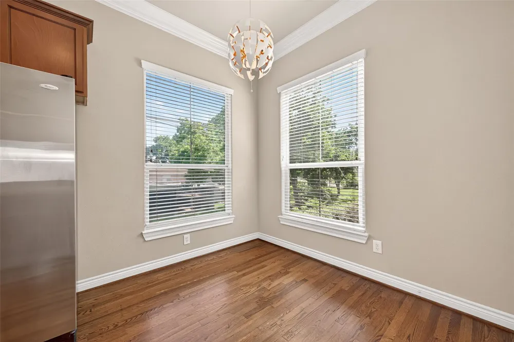 8810 Lakeshore Bend Drive Houston, TX 77080