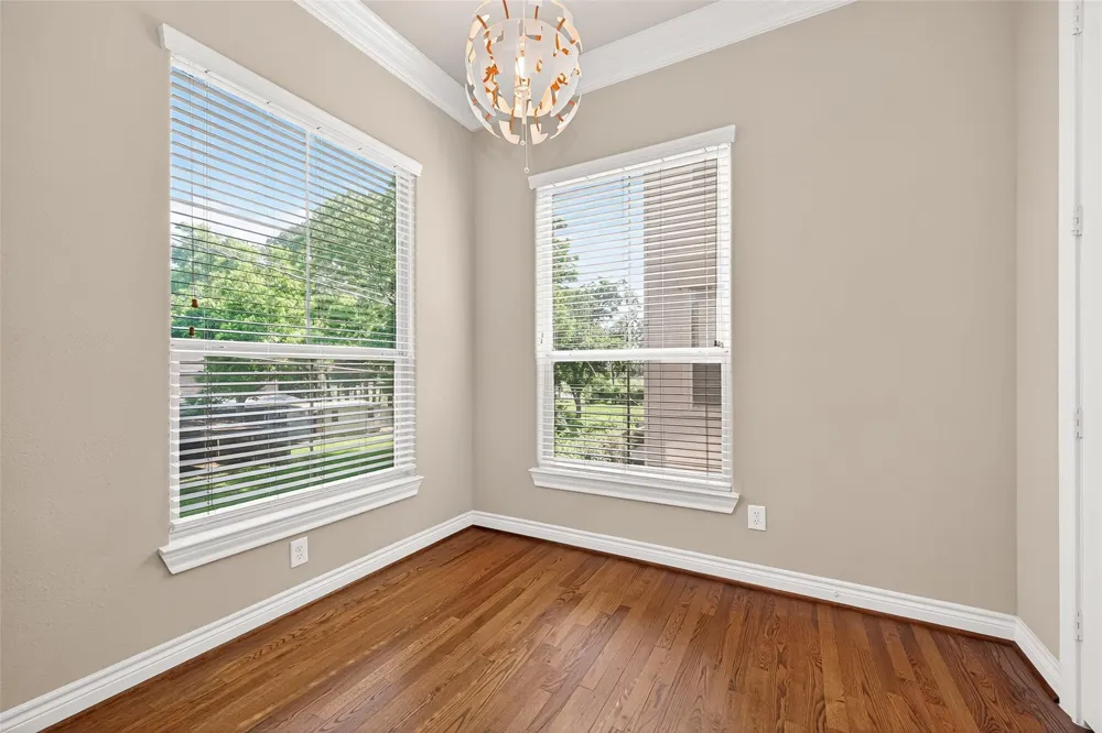 8810 Lakeshore Bend Drive Houston, TX 77080
