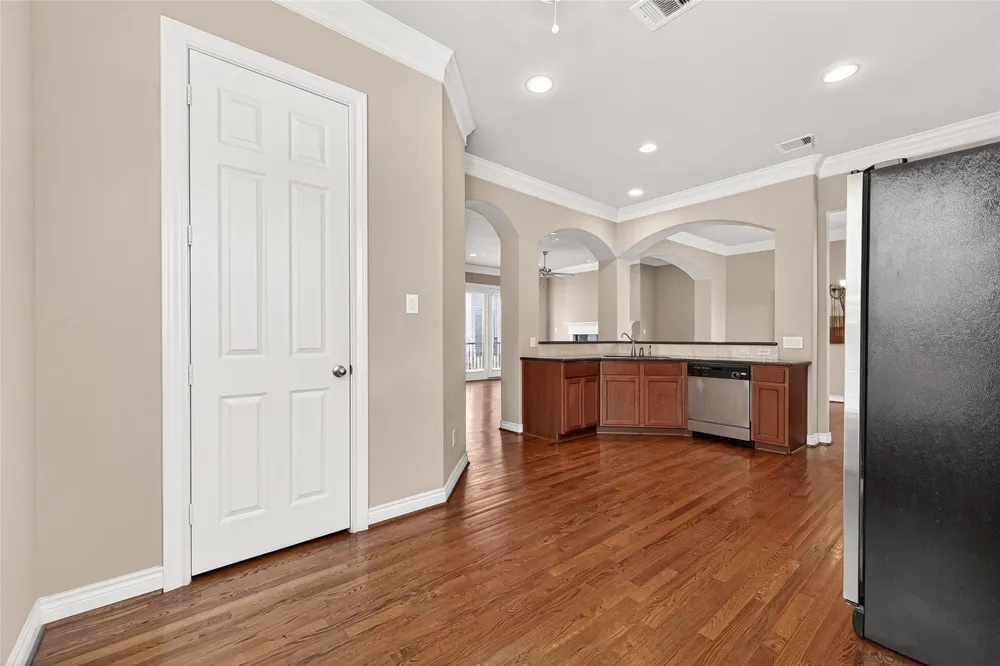 8810 Lakeshore Bend Drive Houston, TX 77080