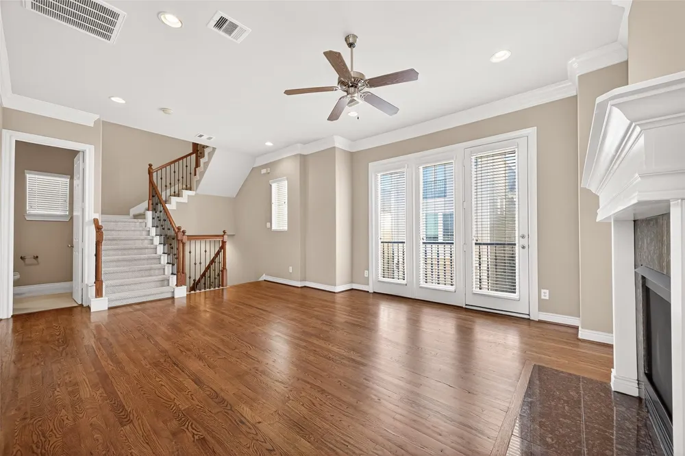 8810 Lakeshore Bend Drive Houston, TX 77080
