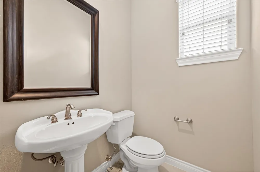 8810 Lakeshore Bend Drive Houston, TX 77080