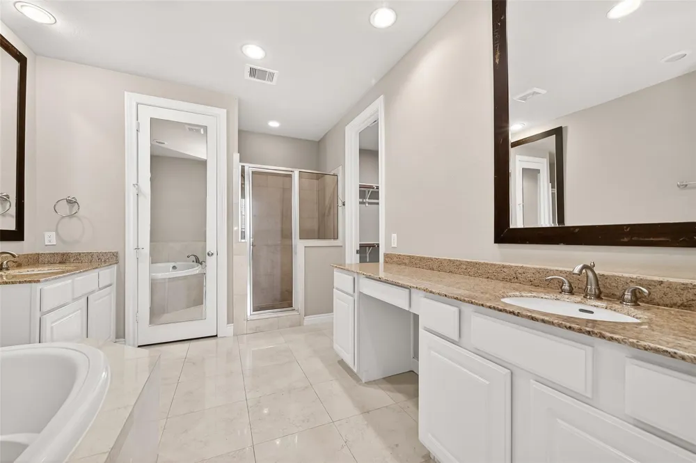 8810 Lakeshore Bend Drive Houston, TX 77080