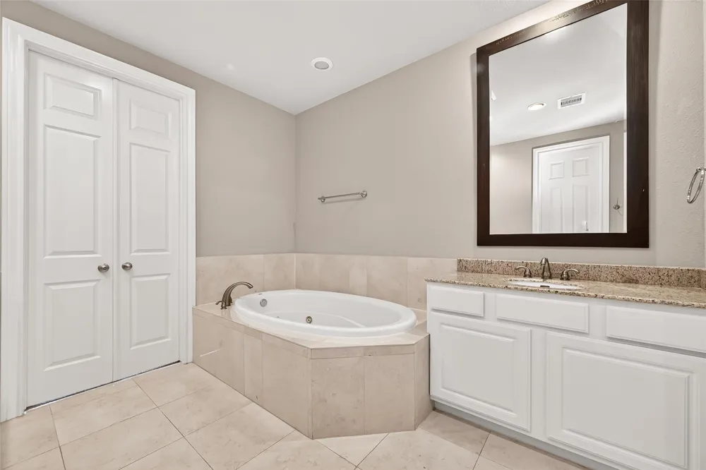 8810 Lakeshore Bend Drive Houston, TX 77080