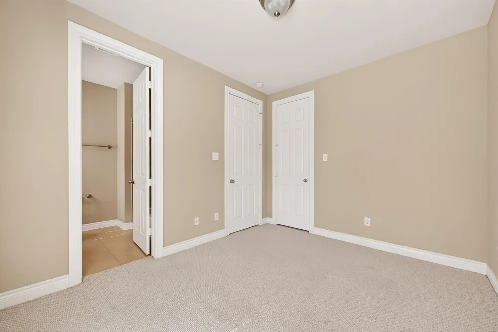 8810 Lakeshore Bend Drive Houston, TX 77080