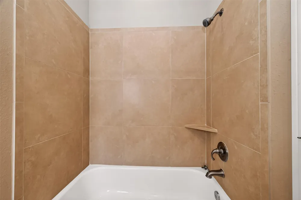 8810 Lakeshore Bend Drive Houston, TX 77080
