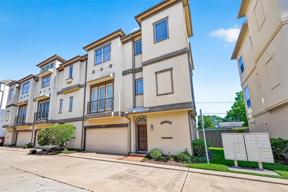 8810 Lakeshore Bend Drive Houston, TX 77080