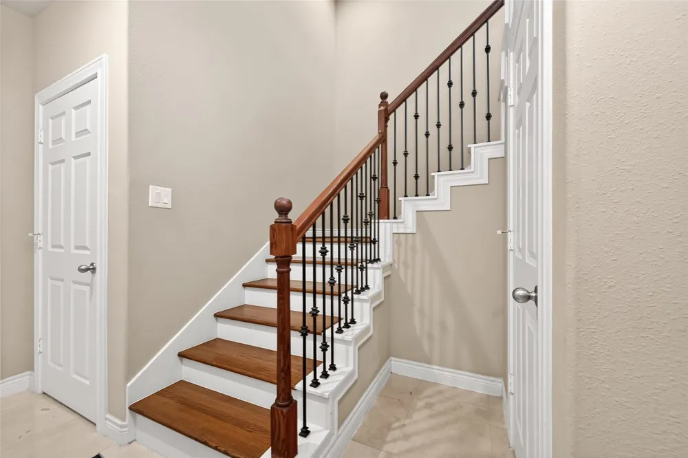 8810 Lakeshore Bend Drive Houston, TX 77080