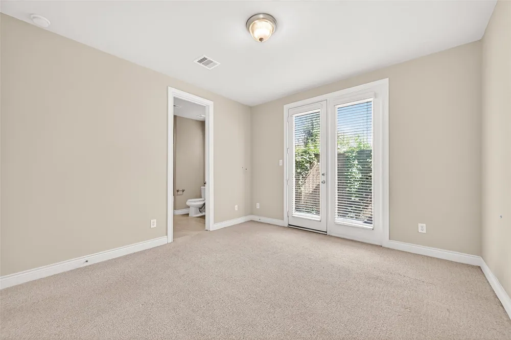 8810 Lakeshore Bend Drive Houston, TX 77080