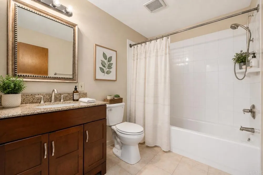8324 Regents Road #1B San Diego, CA 92122