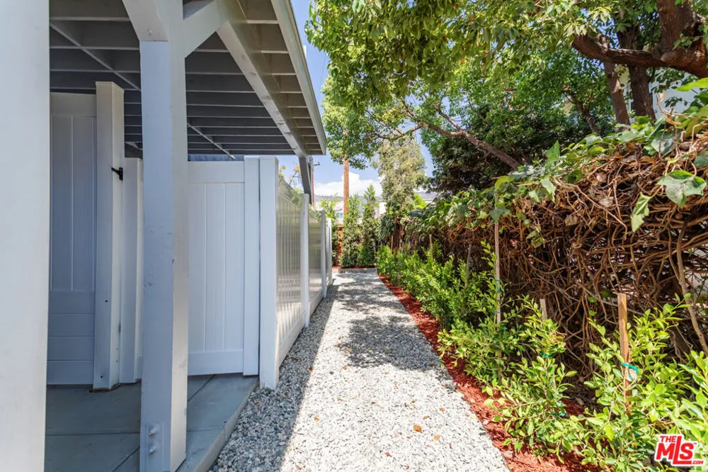 1812 W Glenoaks Boulevard #D Glendale, CA 91206