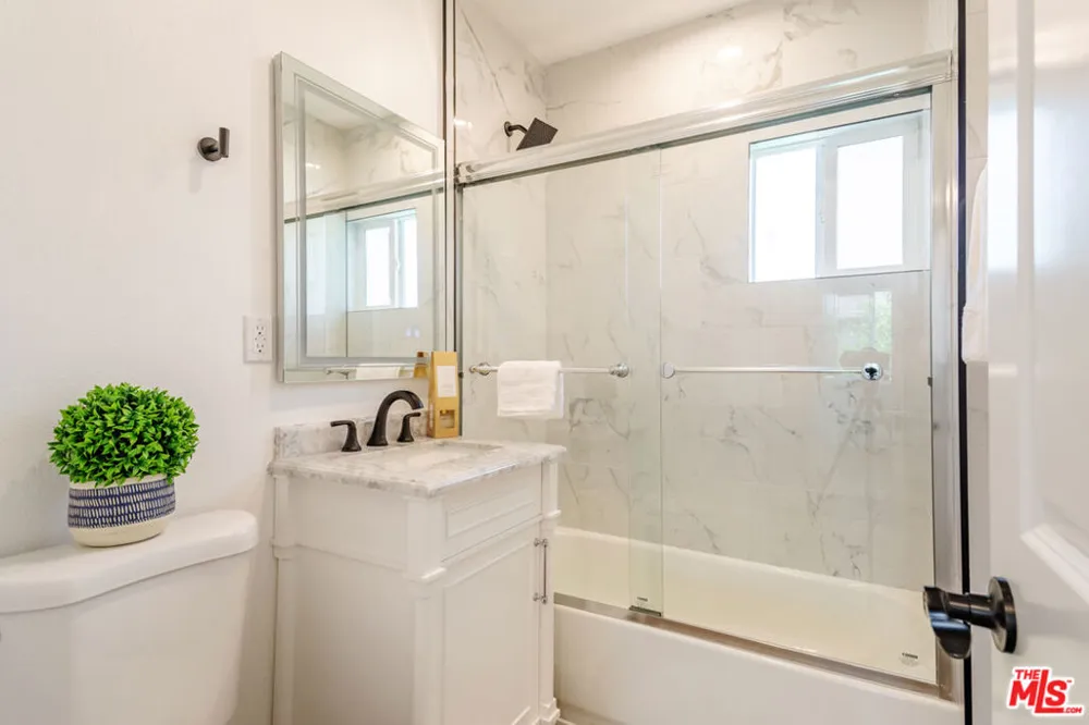 1812 W Glenoaks Boulevard #D Glendale, CA 91206